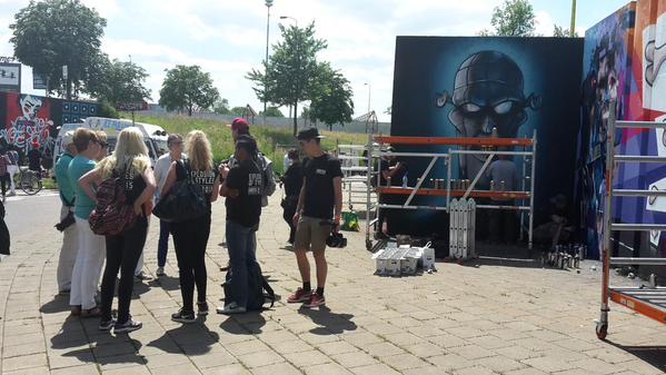 Senioren krijgen rondleiding bij EMoves (Foto (c) Nancy van Loon)