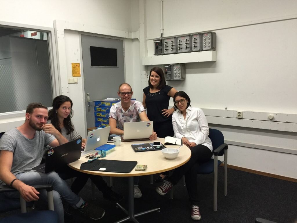 Het team van ehvsummit in overleg (foto (c) eindhoven startups foundation)