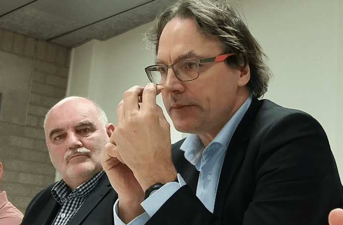 Hans Morel (UWV) en Staf Depla (wethouder) tijdens de presentatie