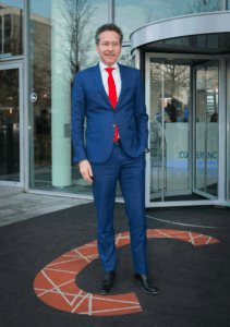 Jeroen Dijsselbloem voor het Conference Center van High tech Campus Eindhoven - Foto (c) Ruud Balk