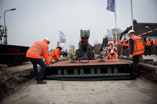 plastic bike path Giethoorn