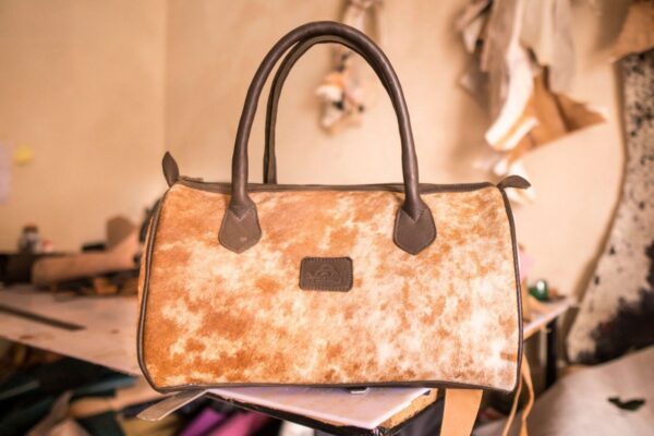 Damentasche, gefertigt über Urban Change Lab
