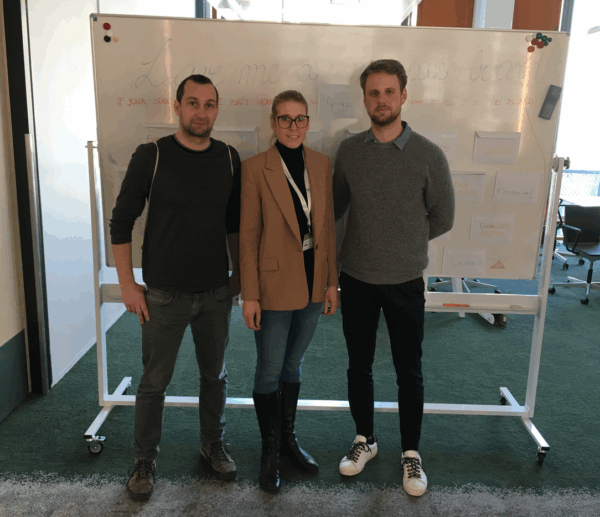 Die Gründer des Start-ups OneTwoThreeZero entwickeln Haarshampoo ohne Plastikverpackung