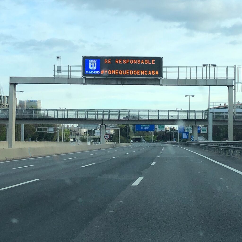 Leere Straßen in Madrid - die Auswirkungen des Coronvirus sind deutlich zu sehen.