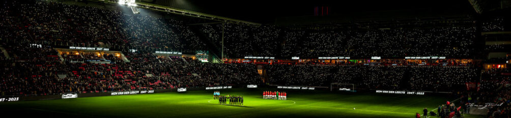 Eerbetoon aan Wim van der Leegte in het Philips Stadion, © Bram van Dal